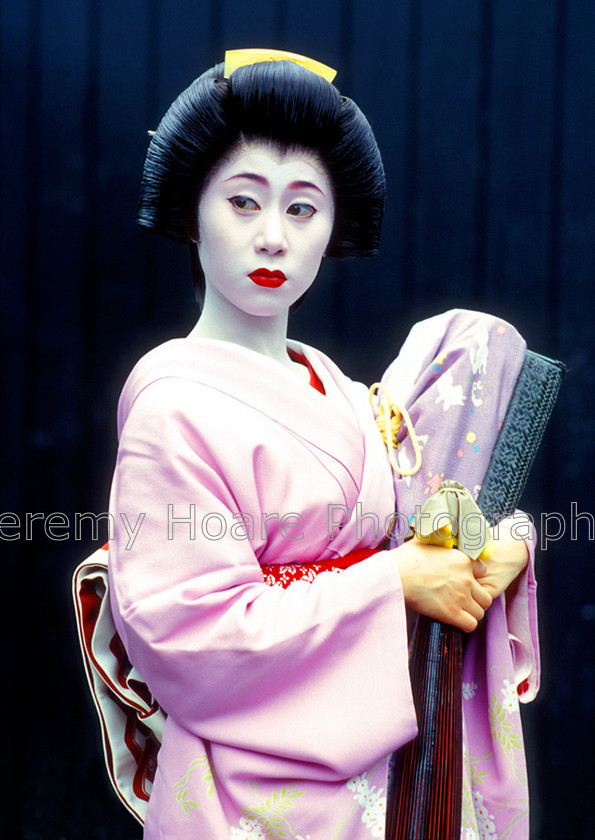 Travel-J-23911-Satoka edited-0001 
 Geisha Satoka in Gion, Kyoto, Japan 
 Keywords: Japan, Kyoto,