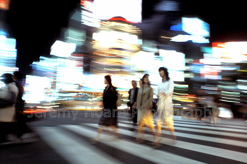 Travel-45578-Japan,-Tokyo-People-on-Ginza-crossing-copy